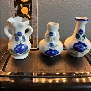 Collectible vintage Chinese Blue And White Porcelain Flowers Mini Vases